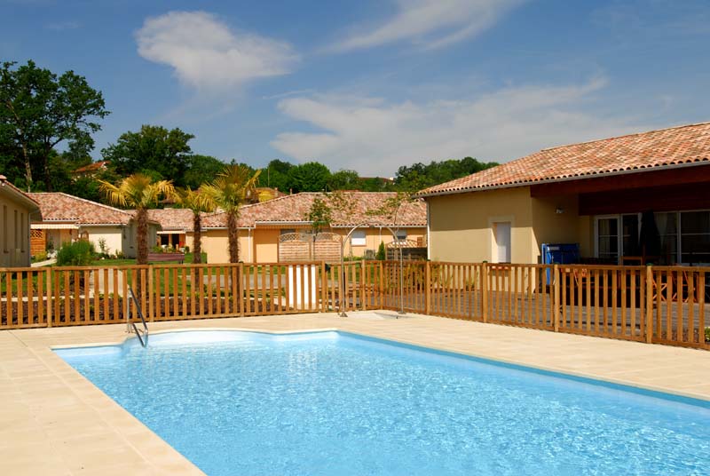 Résidence Les Senioriales de Salies-du-Salat : La piscine de la résidence